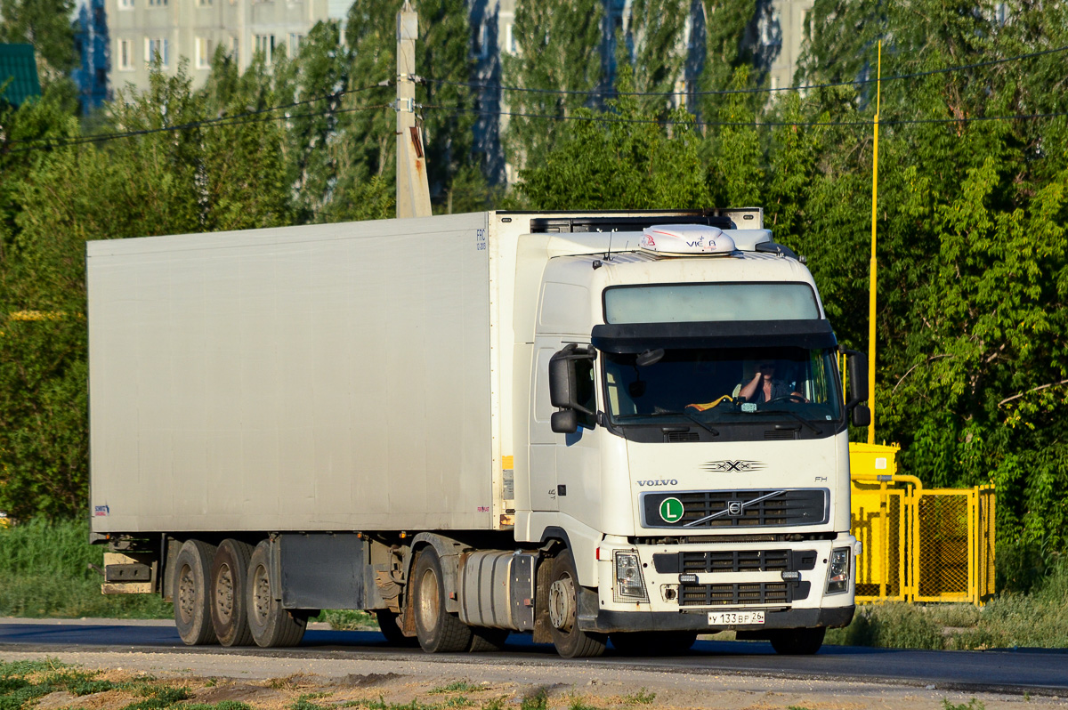 Ставропольский край, № У 133 ВР 26 — Volvo ('2002) FH12.440