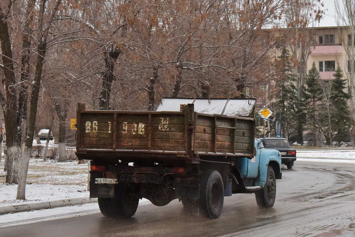 Волгоградская область, № 1055 — ЗИЛ-495710