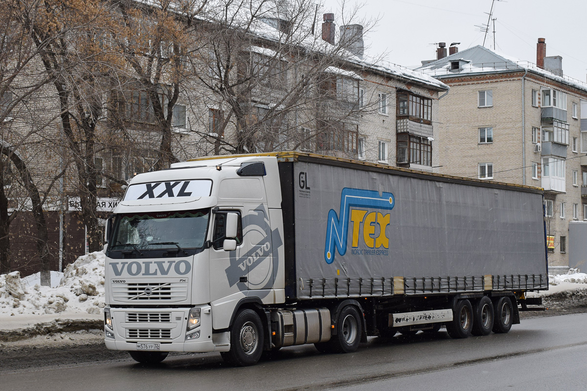 Алтайский край, № М 576 УР 32 — Volvo ('2008) FH.440