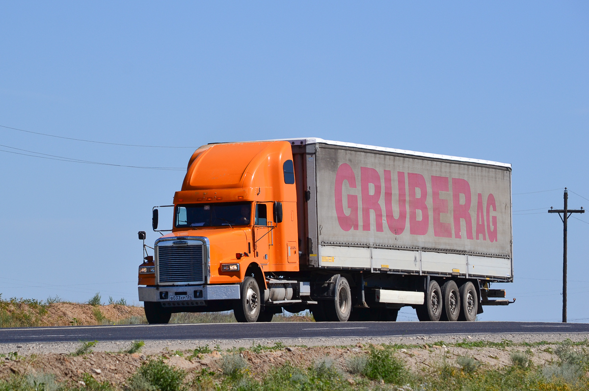 Волгоградская область, № В 033 ХР 134 — Freightliner FLD 120 SD