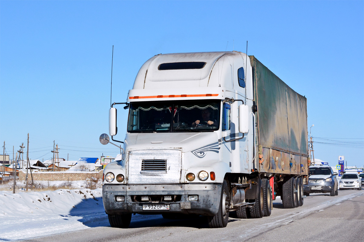 Кировская область, № Р 932 ОР 43 — Freightliner Century Class