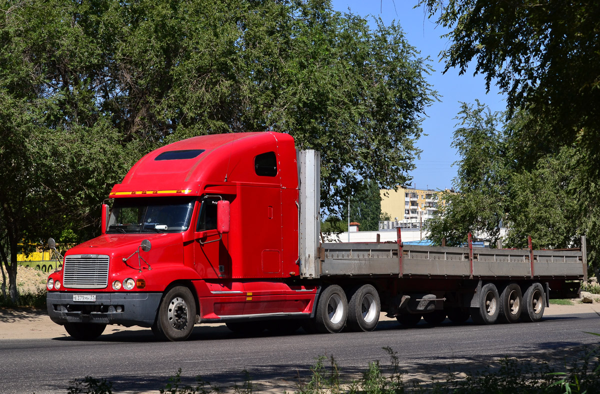 Белгородская область, № Е 379 МН 31 — Freightliner Century Class