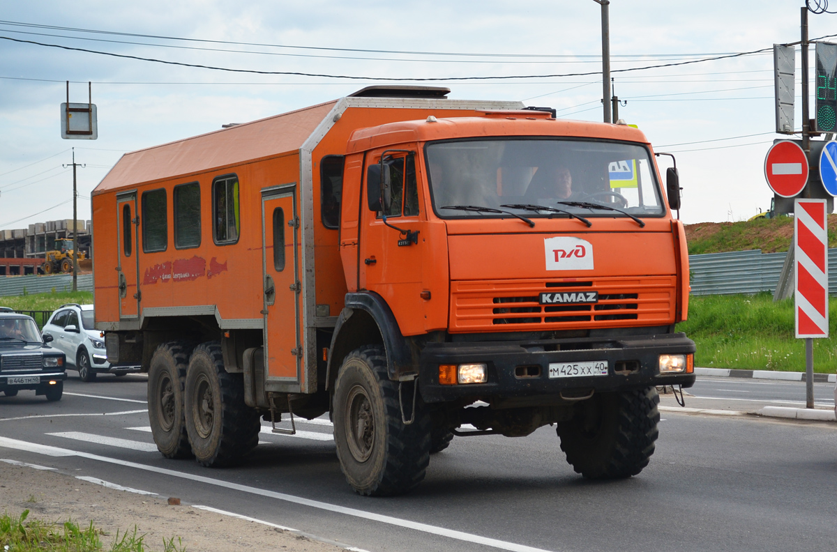 Калужская область, № М 425 ХХ 40 — КамАЗ-43118-15 [43118R]