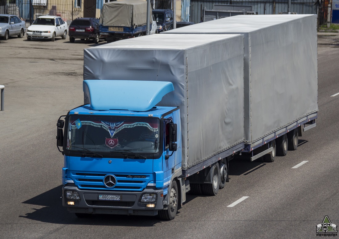 Алматинская область, № 880 DBB 05 — Mercedes-Benz Actros ('2003)