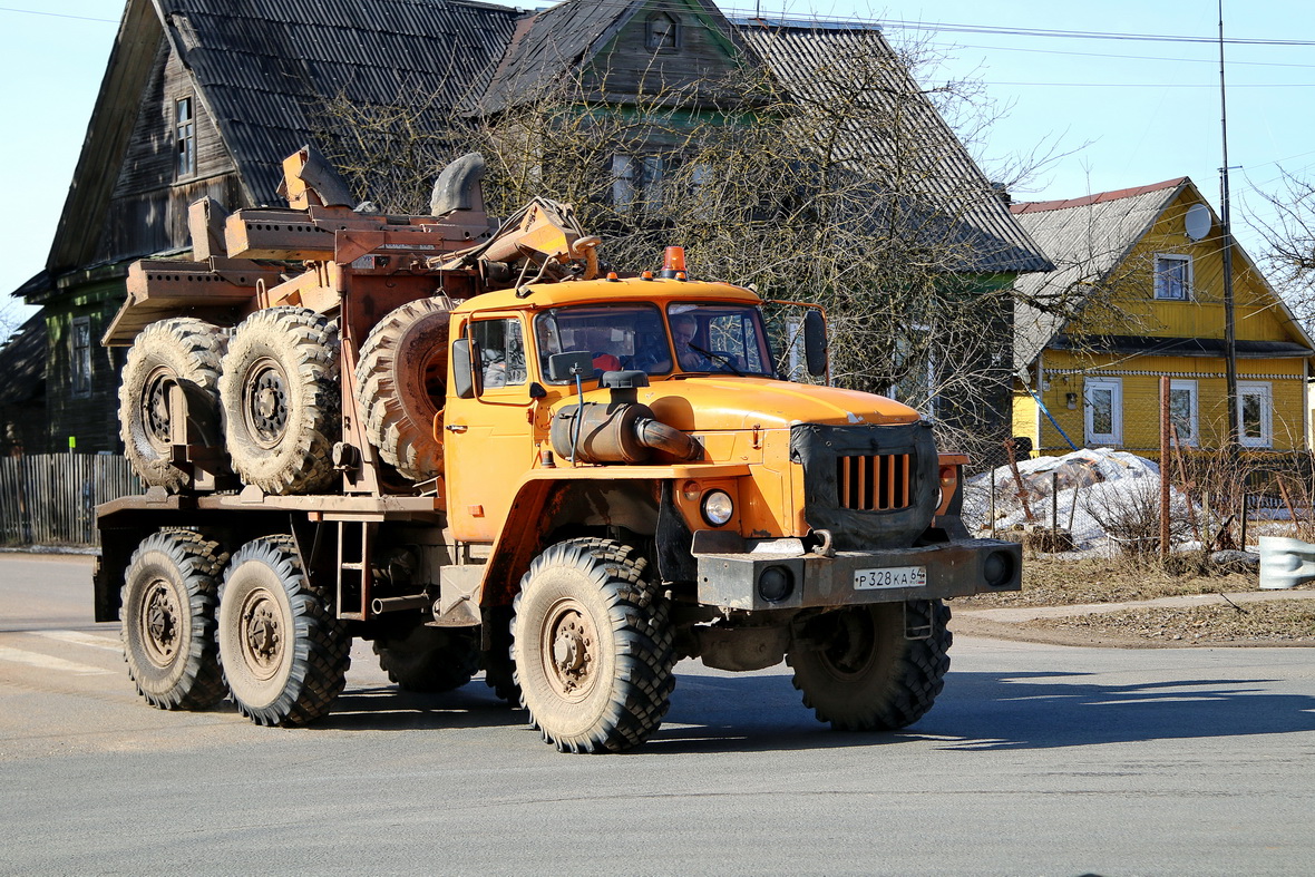 Саратовская область, № Р 328 КА 64 — Урал-4320-31