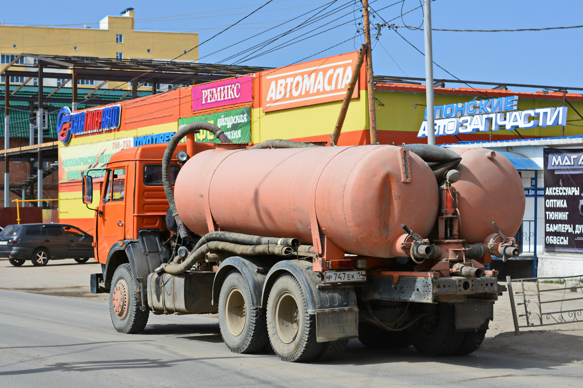 Саха (Якутия), № Р 747 ЕК 14 — КамАЗ-53215-15 [53215R]