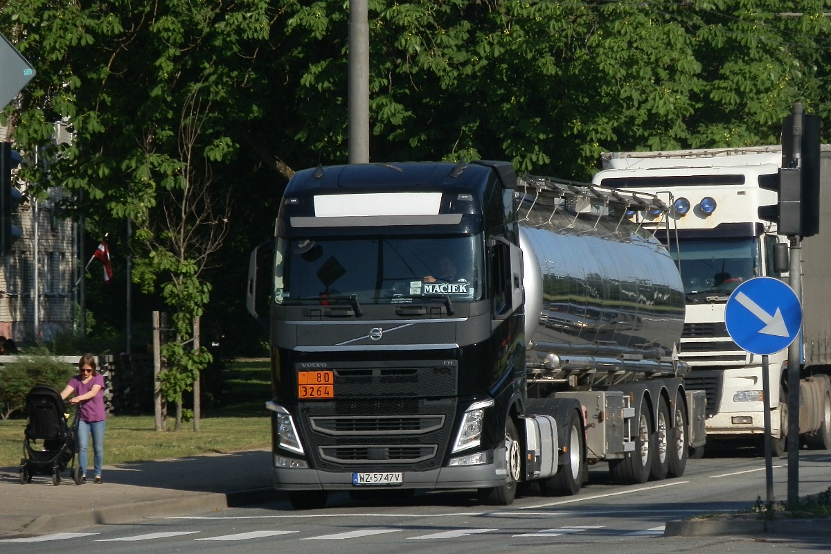 Польша, № WZ 5747V — Volvo ('2012) FH-Series