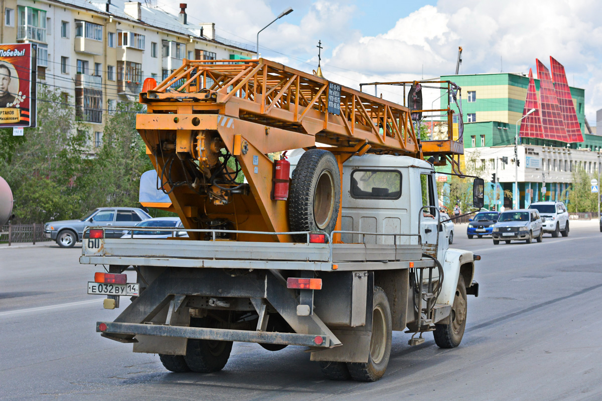 Саха (Якутия), № Е 032 ВУ 14 — ГАЗ-3307