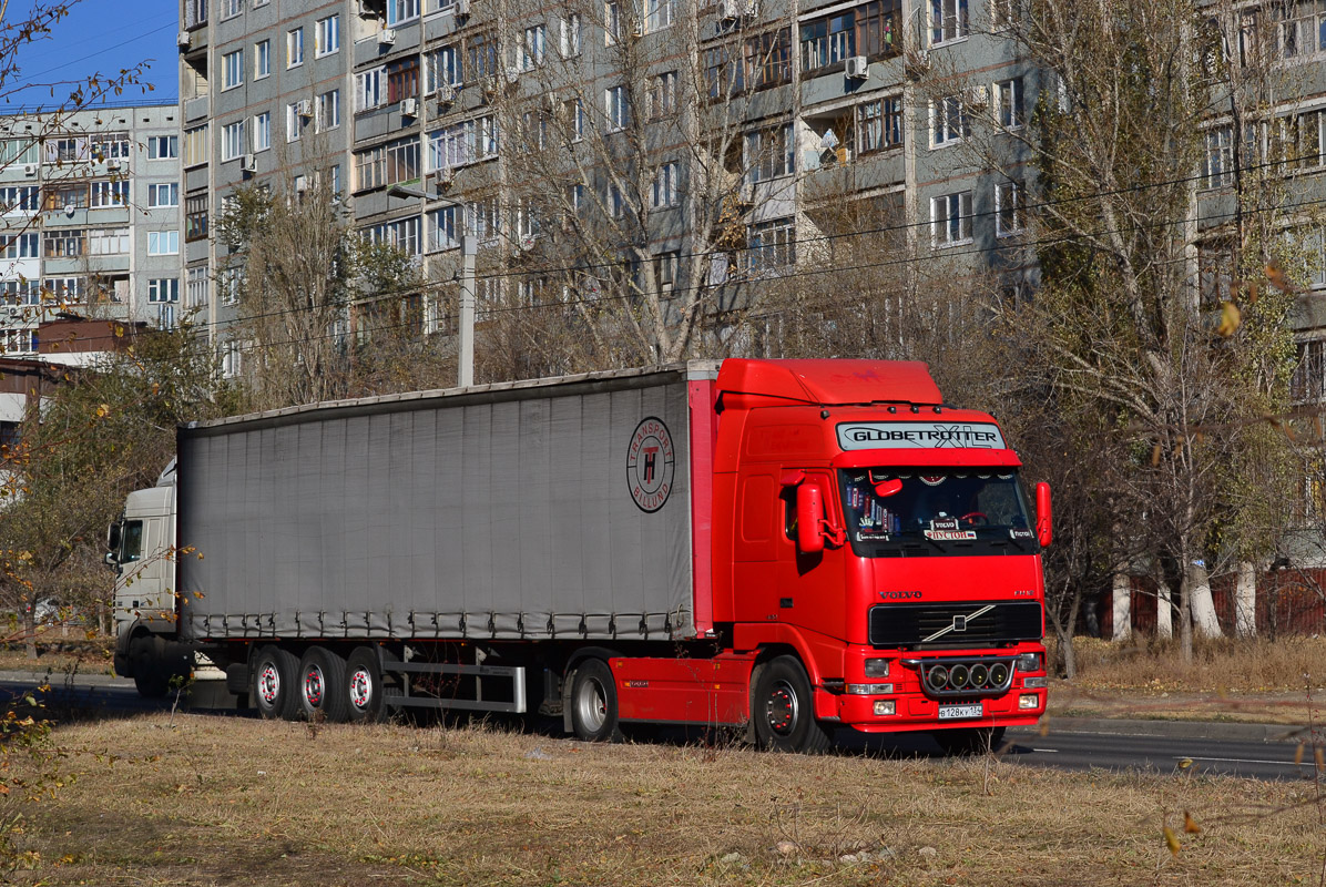 Волгоградская область, № В 128 КУ 134 — Volvo ('1993) FH12.420