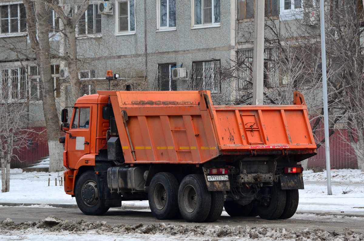 Волгоградская область, № В 992 ЕЕ 134 — КамАЗ-65115-L4