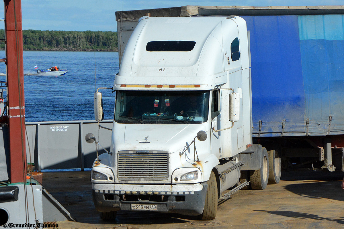 Московская область, № Х 319 РМ 750 — Freightliner Century Class