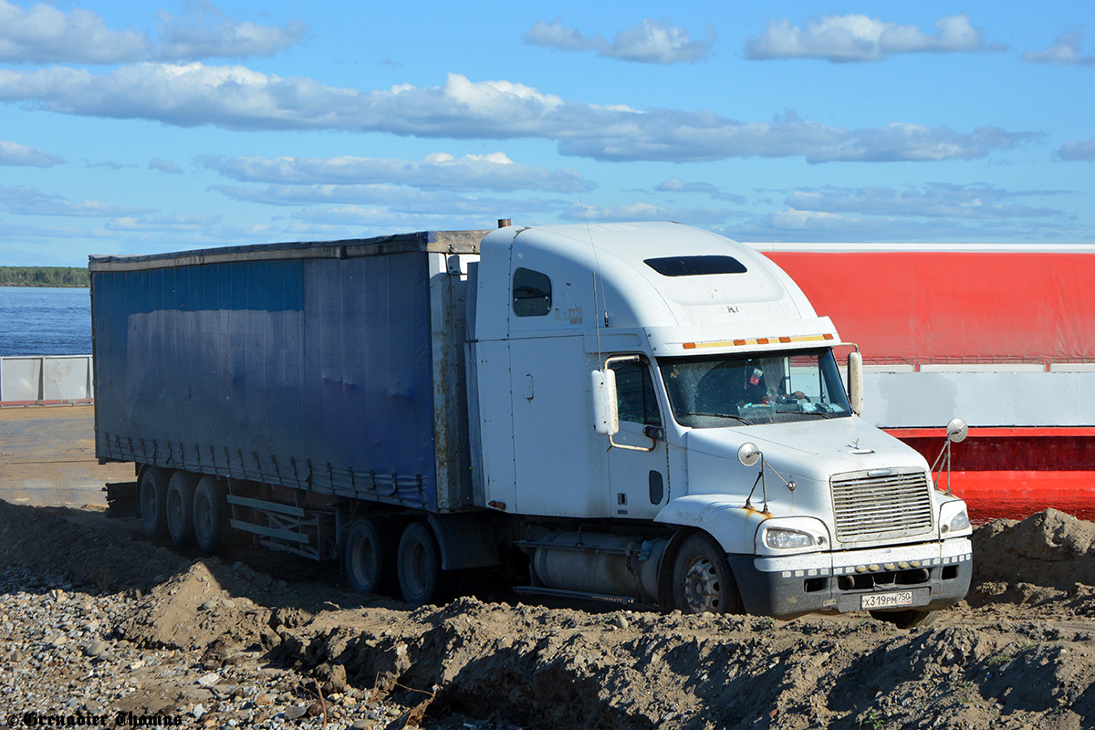 Московская область, № Х 319 РМ 750 — Freightliner Century Class