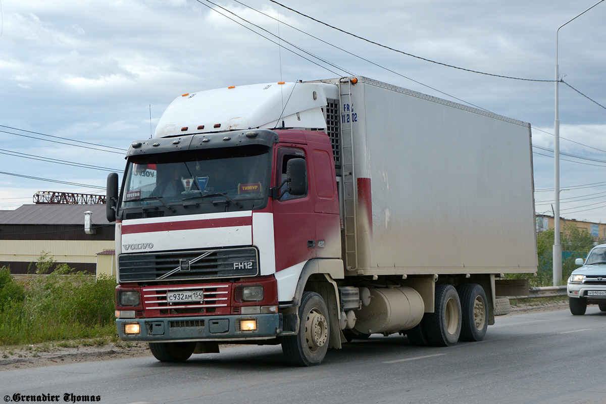 Новосибирская область, № С 932 АМ 154 — Volvo ('1993) FH12.420