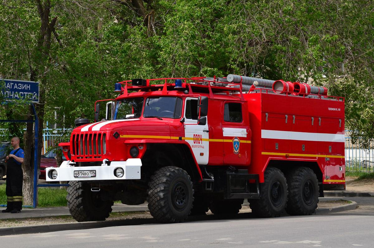 Волгоградская область, № В 814 ВО 134 — Урал-5557-70