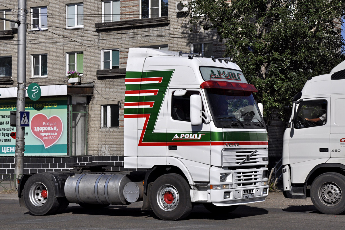 Алтайский край, № Е 592 КТ 154 — Volvo ('1993) FH-Series