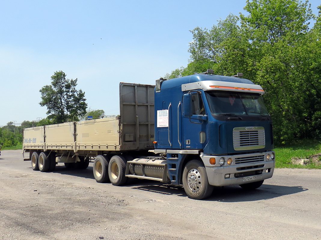 Приморский край, № Е 272 АК 125 — Freightliner Argosy