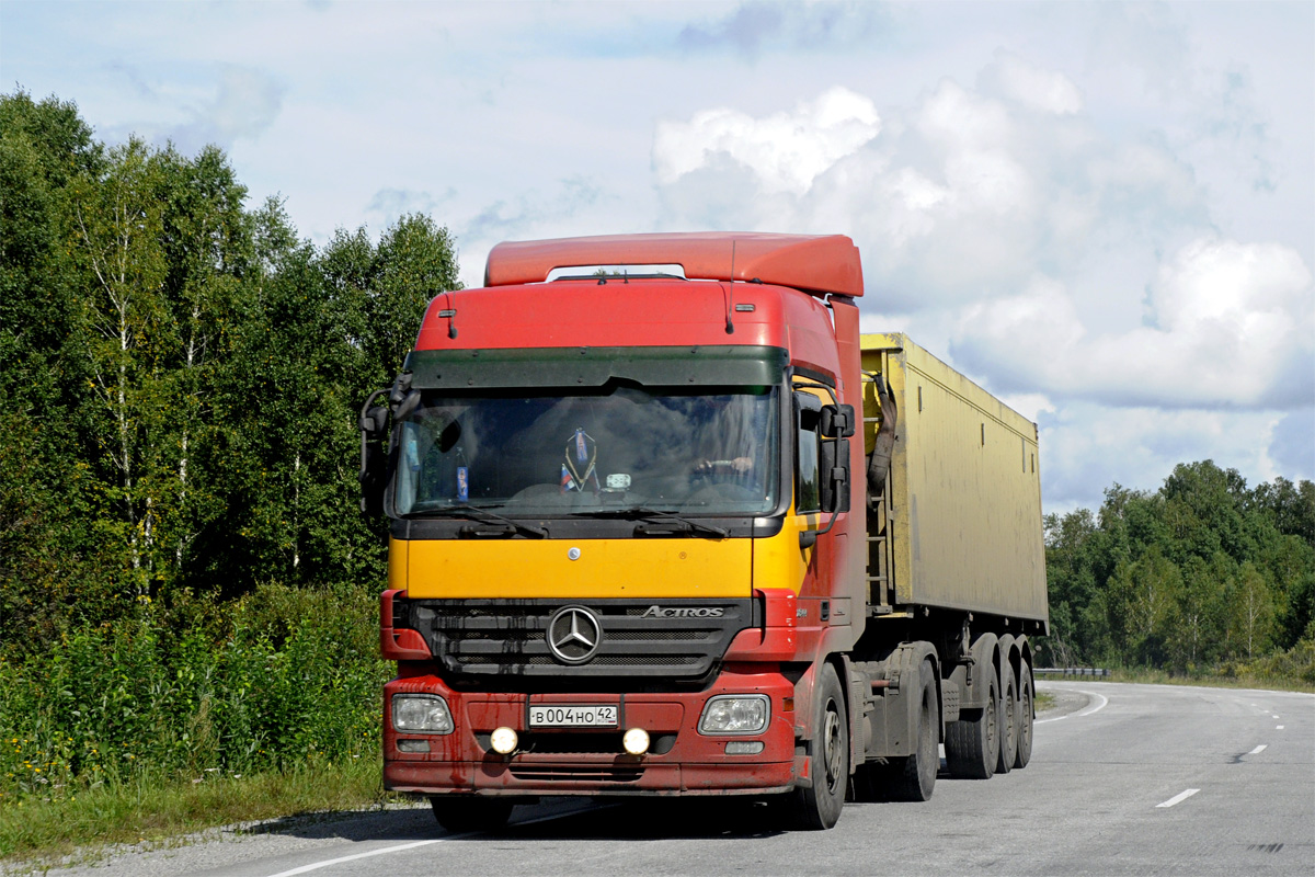 Кемеровская область, № В 004 НО 42 — Mercedes-Benz Actros ('2003) 1844