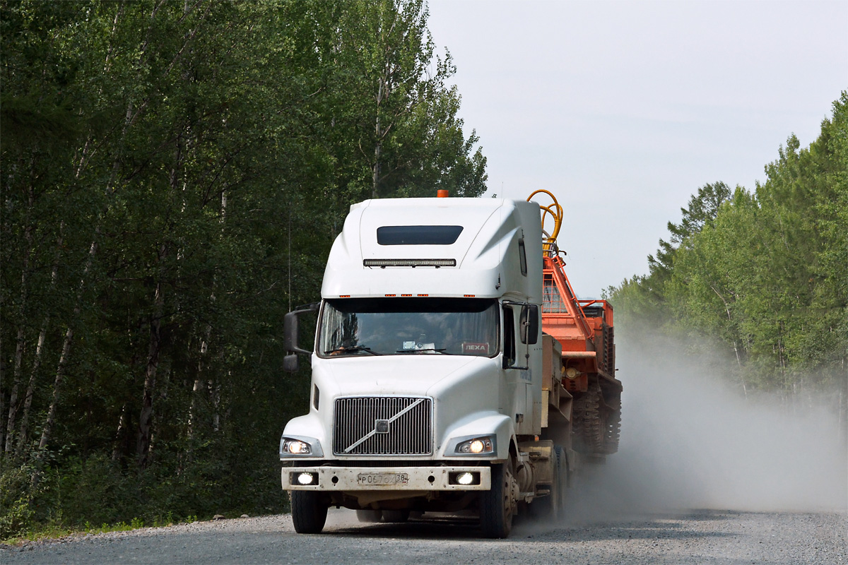 Иркутская область, № Р 067 ОХ 38 — Volvo VNL660