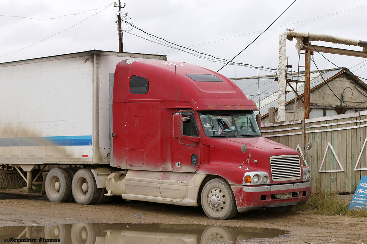 Приморский край, № Е 689 МЕ 125 — Freightliner Century Class