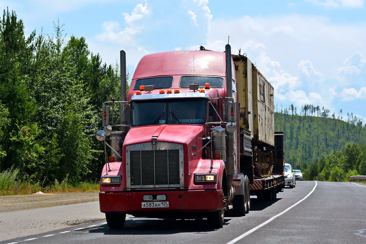 Приморский край, № А 583 АН 125 — Kenworth T800