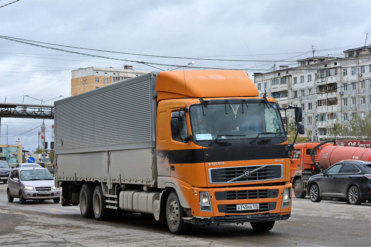 Приморский край, № А 745 МА 125 — Volvo ('2002) FH-Series