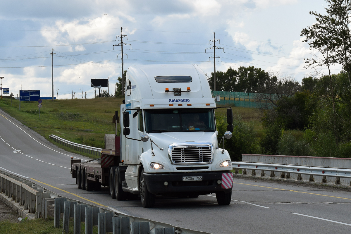 Новосибирская область, № В 930 ВТ 154 — Freightliner Columbia