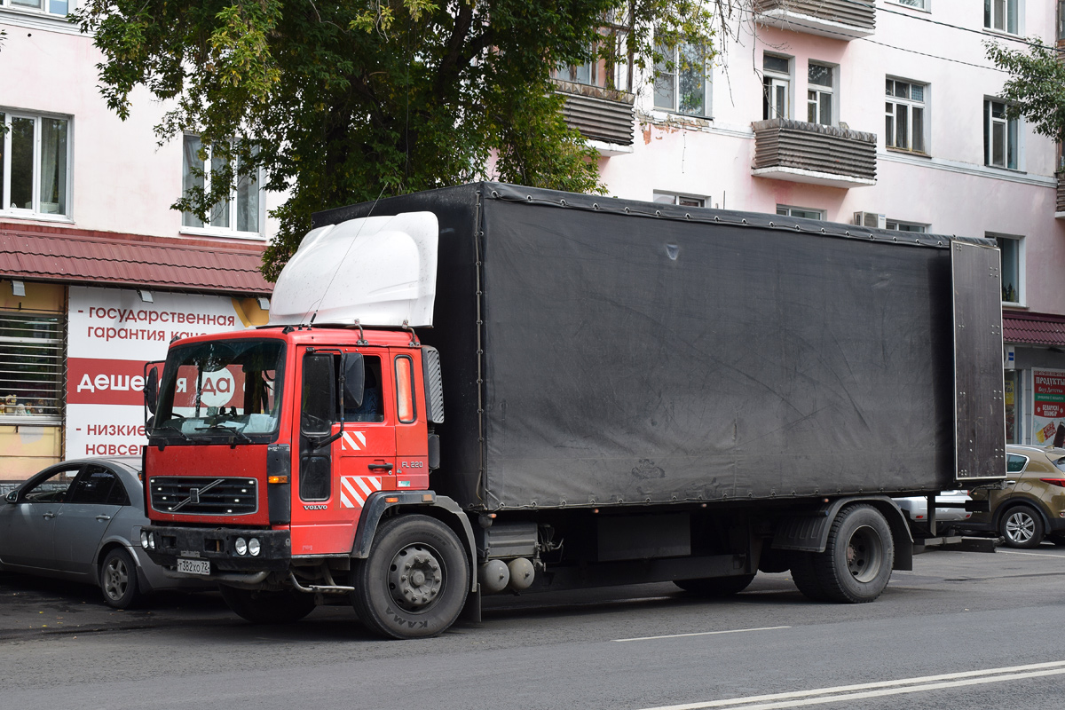 Алтайский край, № Т 382 ХО 72 — Volvo ('2001) FL