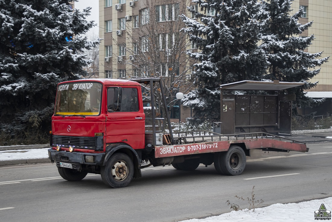 Алматы, № 104 EGA 02 — Mercedes-Benz LP (общ. мод.)