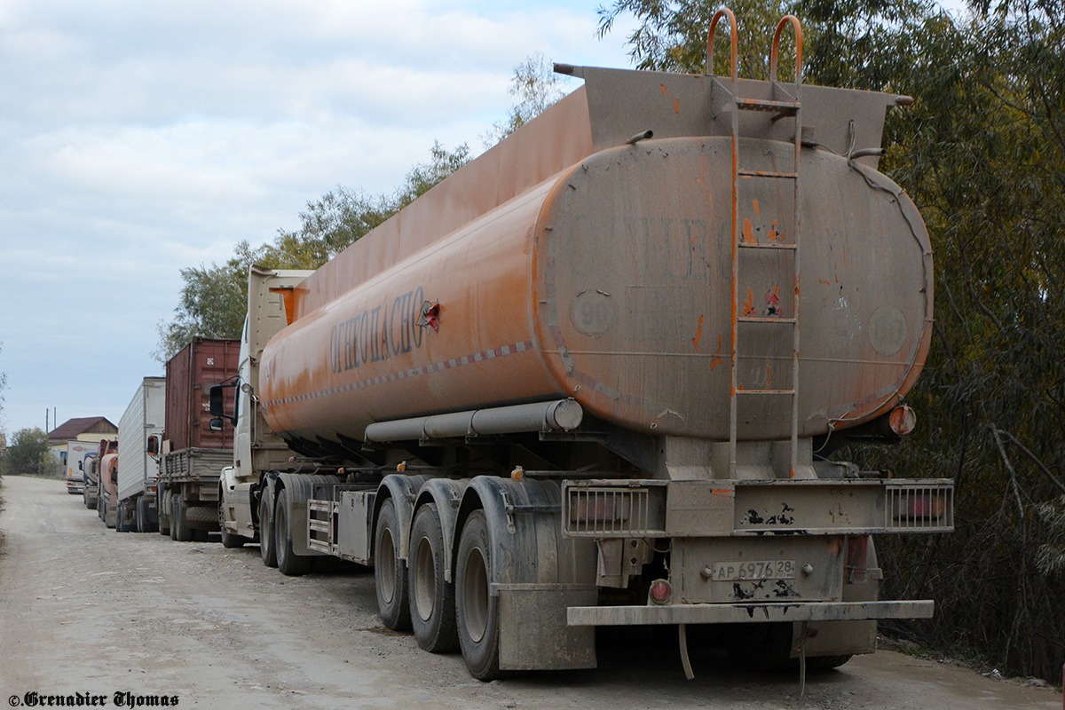 Амурская область, № Е 582 ТУ 28 — Volvo VNL670; Амурская область, № АР 6976 28 — Tongyada (общая модель)