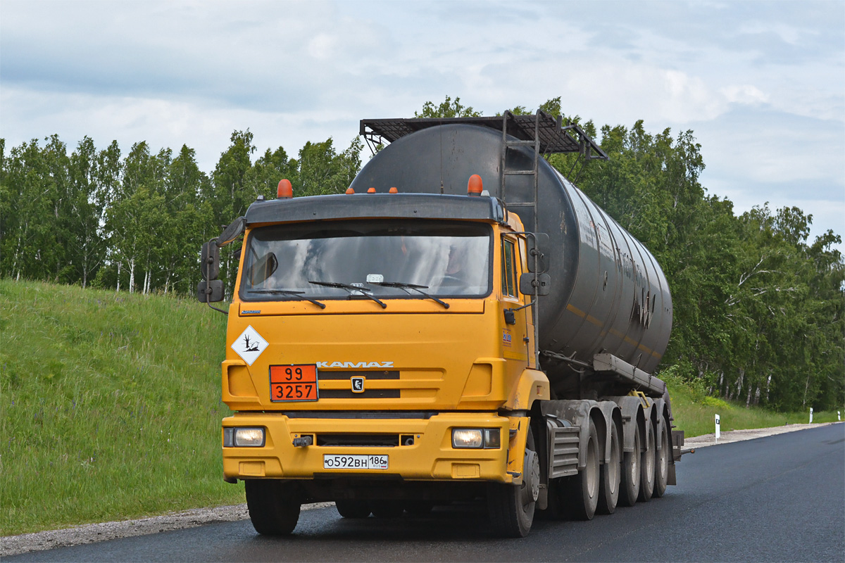 Ханты-Мансийский автоном.округ, № О 592 ВН 186 — КамАЗ-65116-N3