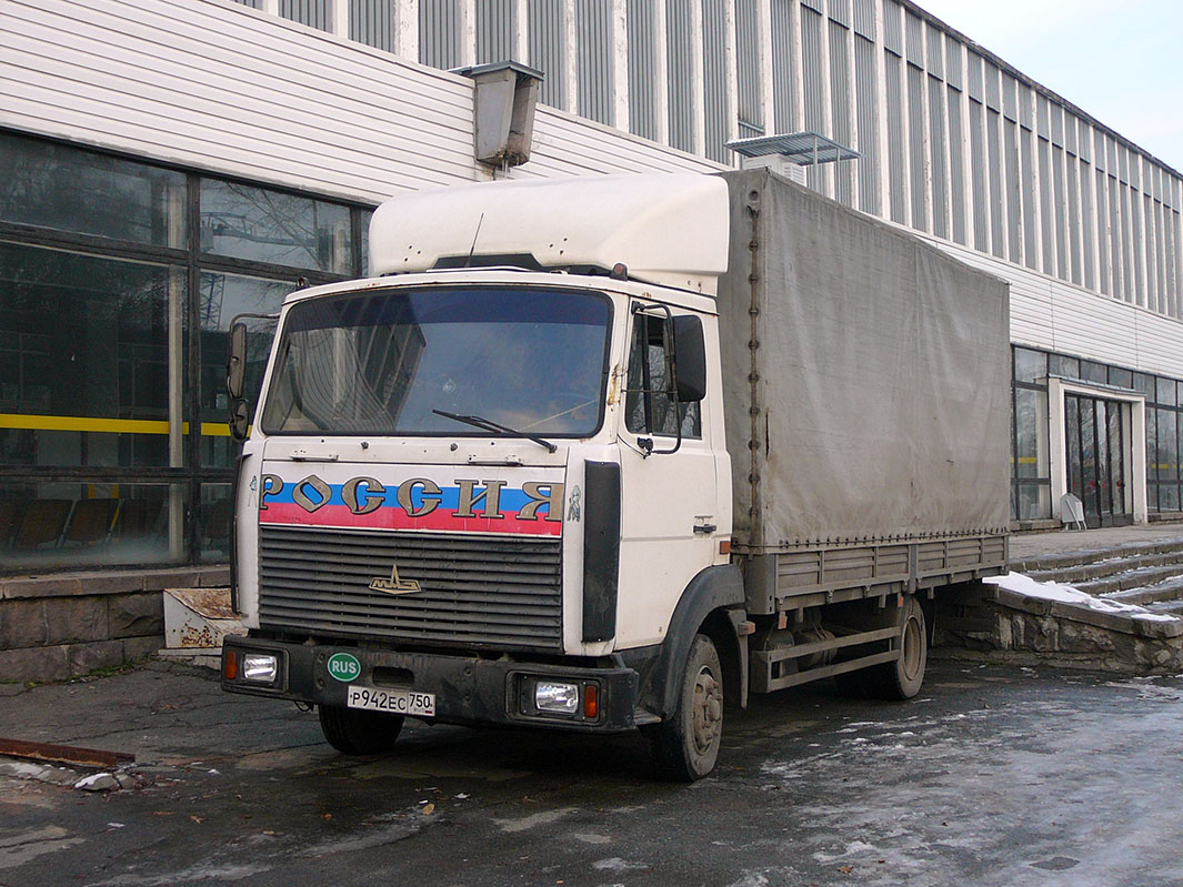 Московская область, № Р 942 ЕС 750 — МАЗ-437041