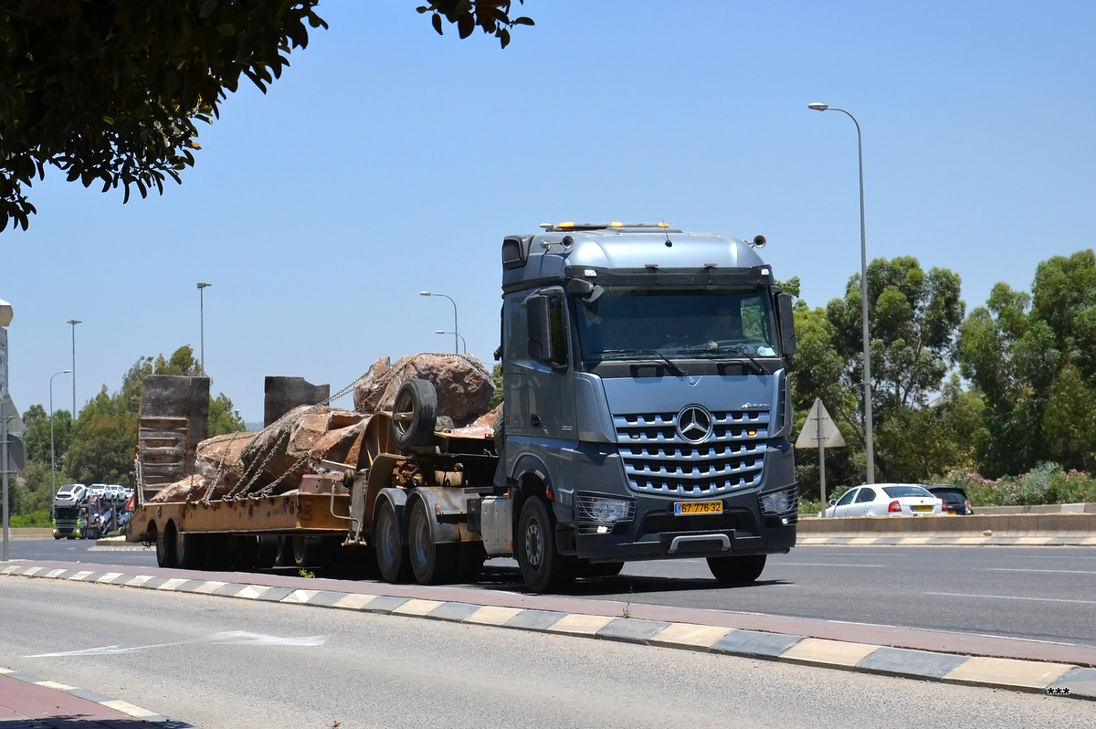 Израиль, № 67-776-32 — Mercedes-Benz Arocs 3352