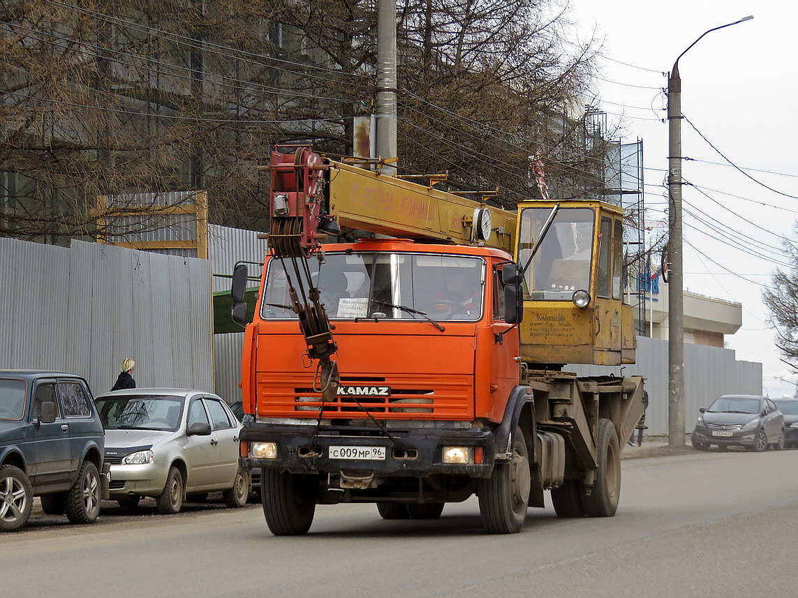 Кировская область, № С 009 МР 96 — КамАЗ-43253-15 [43253R]