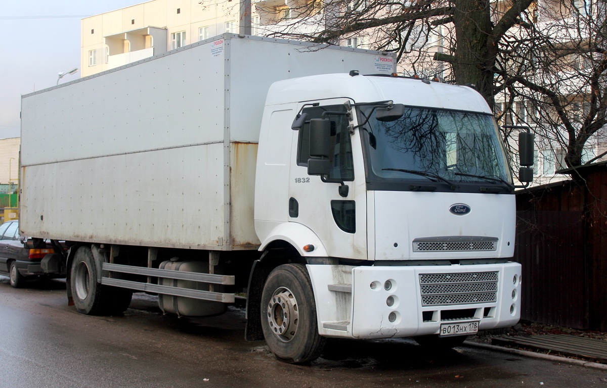 Псковская область, № В 013 НХ 178 — Ford Cargo ('2003) 1832