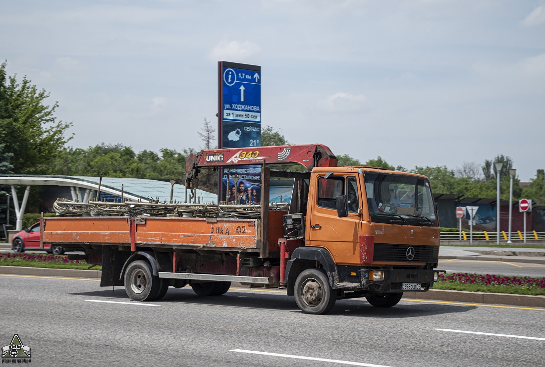 Алматинская область, № 896 OUB 05 — Mercedes-Benz LK 814