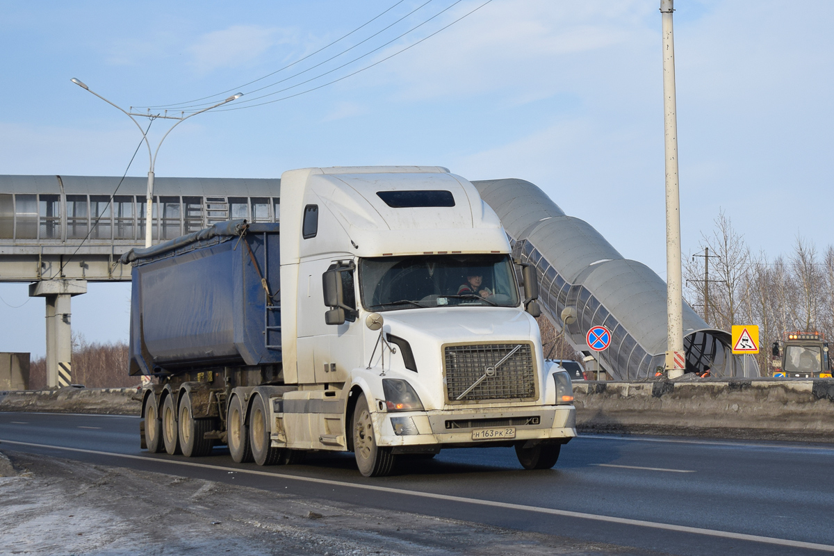 Алтайский край, № Н 163 РК 22 — Volvo VNL670