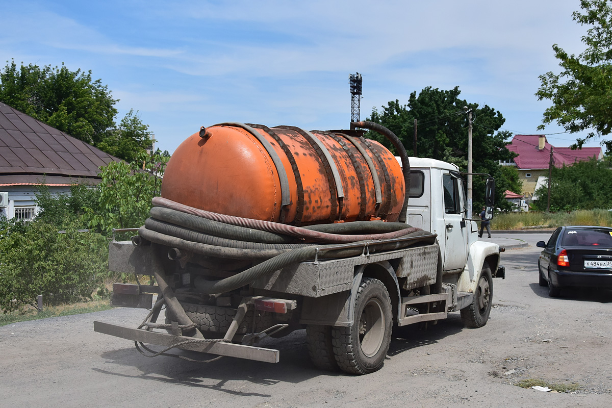 Волгоградская область, № В 427 КМ 134 — ГАЗ-3309