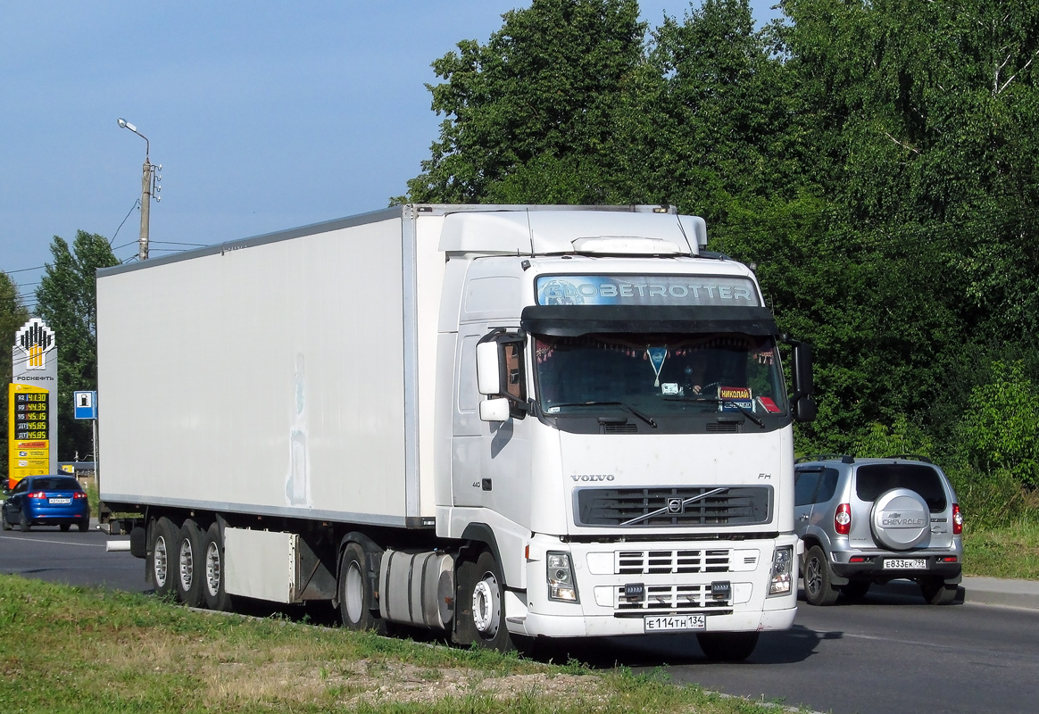 Волгоградская область, № Е 114 ТН 134 — Volvo ('2002) FH12.440