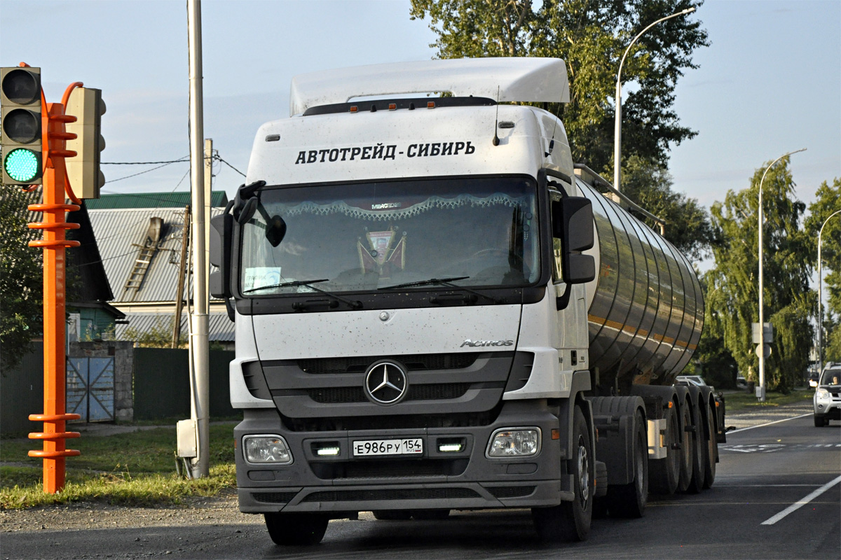 Новосибирская область, № Е 986 РУ 154 — Mercedes-Benz Actros '09 1841 [Z9M]