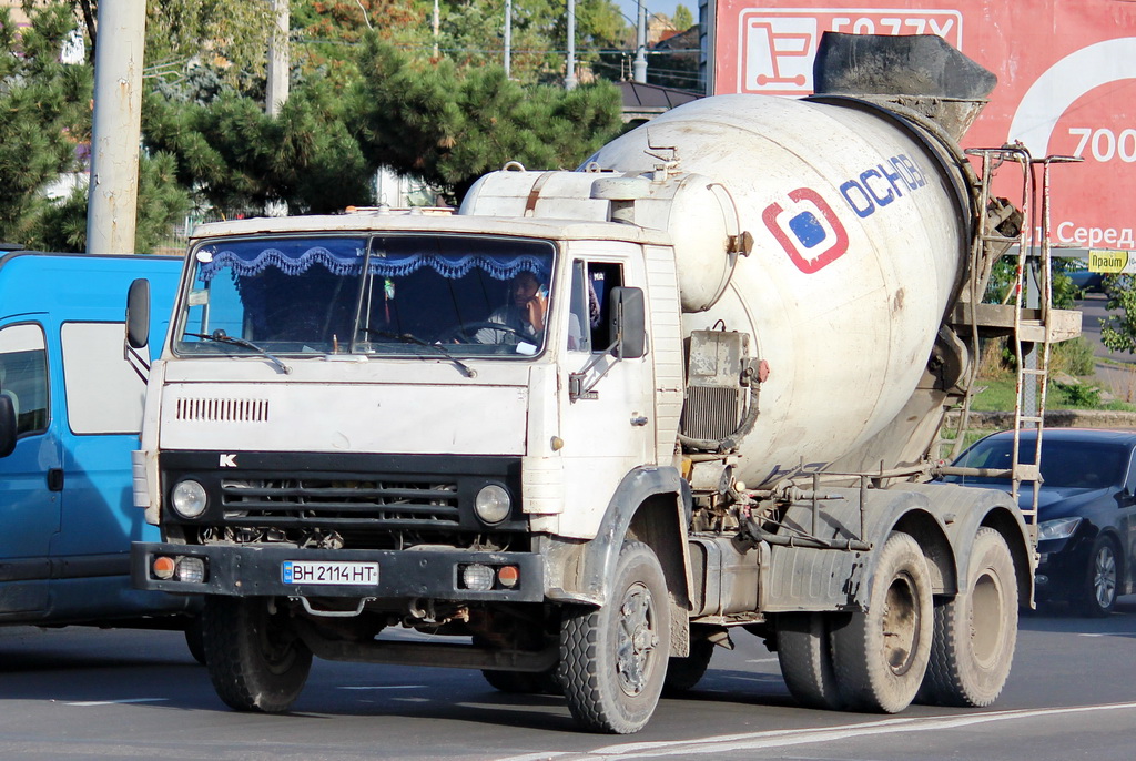 Одесская область, № ВН 2114 НТ — КамАЗ-53212