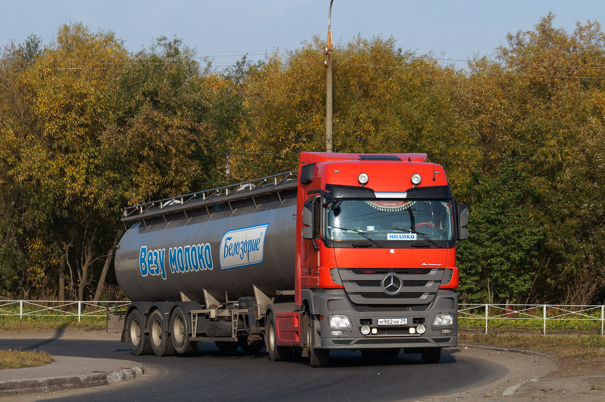 Архангельская область, № М 982 НК 29 — Mercedes-Benz Actros ('2009) 1844