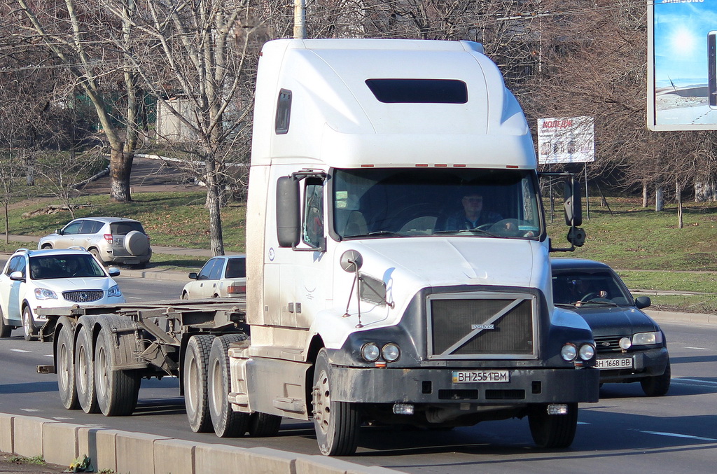 Одесская область, № ВН 2551 ВМ — Volvo VNL660