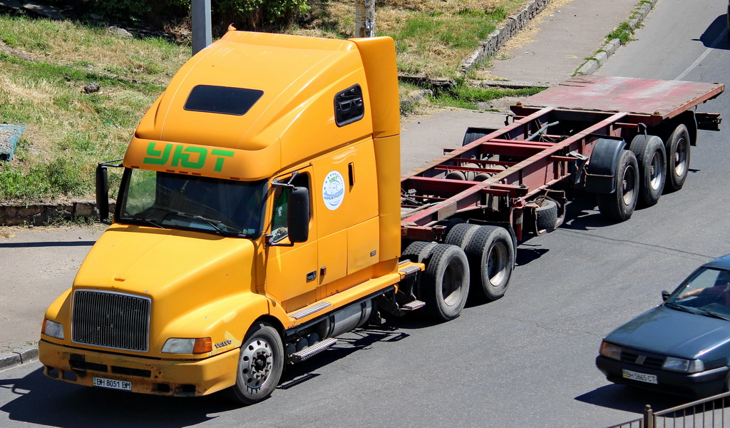 Одесская область, № ВН 8051 ВМ — Volvo VNL660