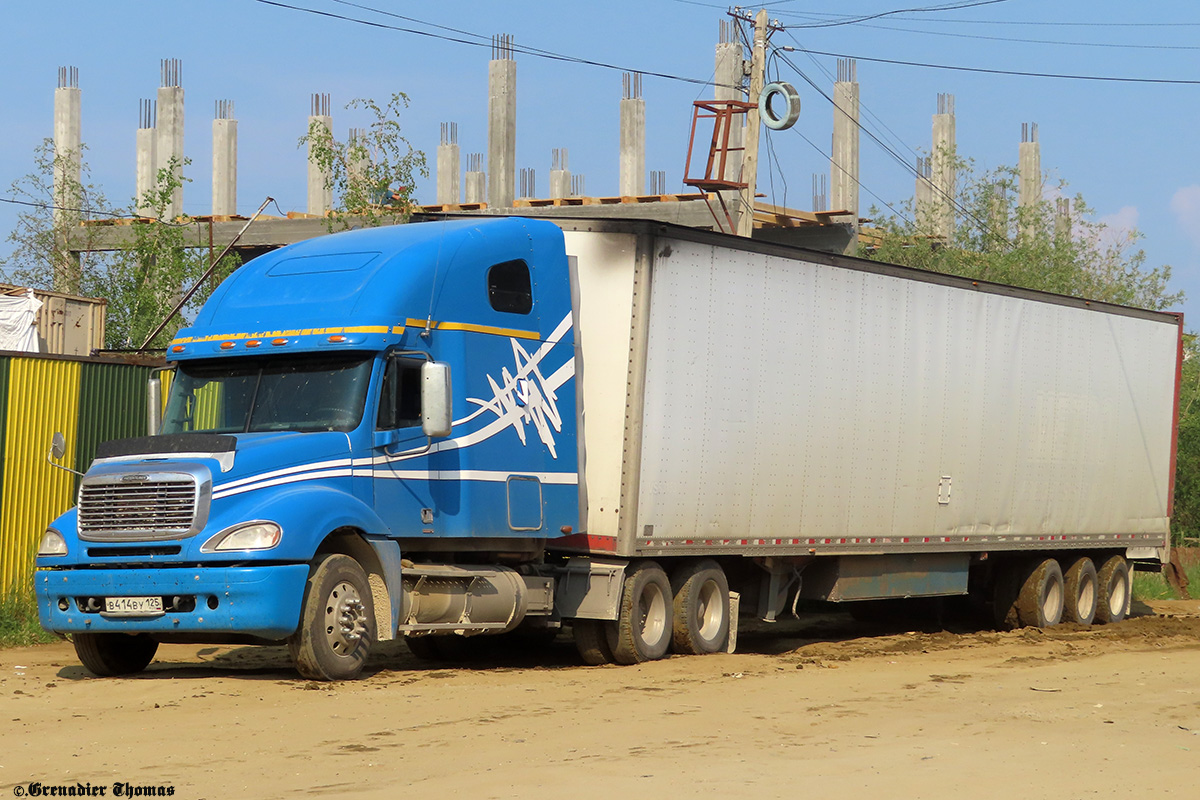 Приморский край, № Р 414 ВУ 125 — Freightliner Columbia