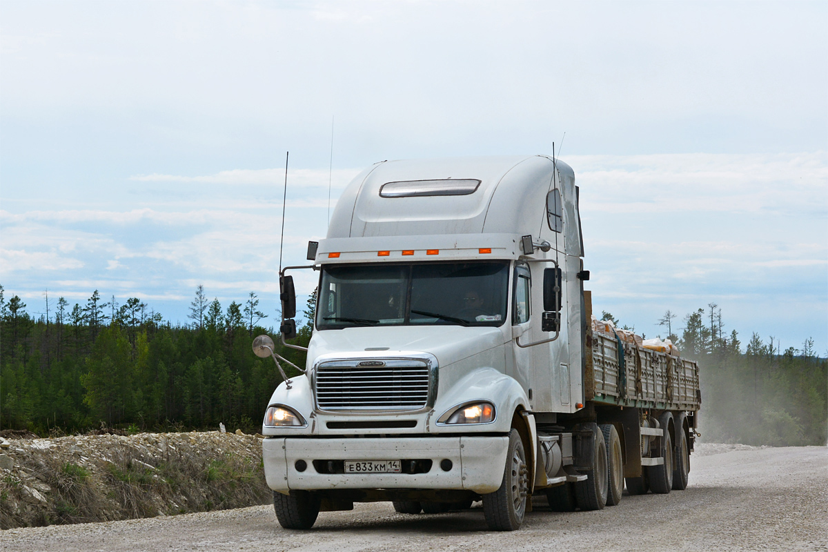 Саха (Якутия), № Е 833 КМ 14 — Freightliner Columbia