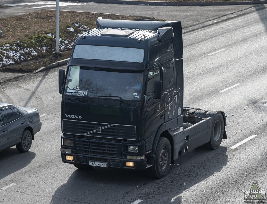 Кызылординская область, № 655 XDZ 11 — Volvo ('1993) FH12.420; Volvo ('1993) FH12 "70 Years Edition" (Алматы)