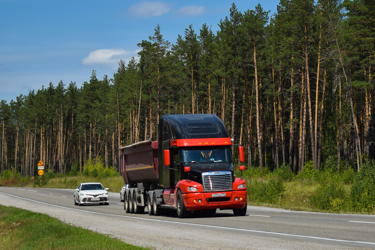 Алтайский край, № А 325 ВВ 122 — Freightliner Century Class