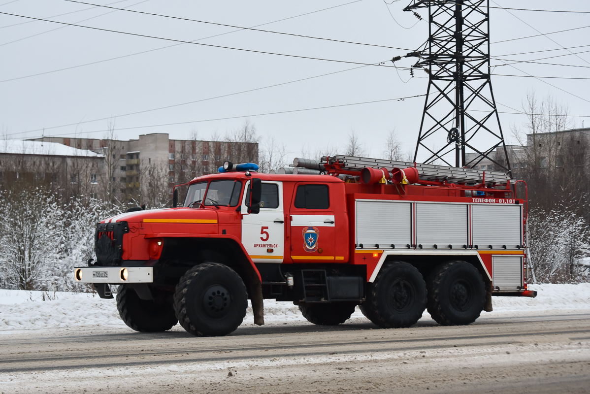 Архангельская область, № М 720 ОС 29 — Урал-5557-72