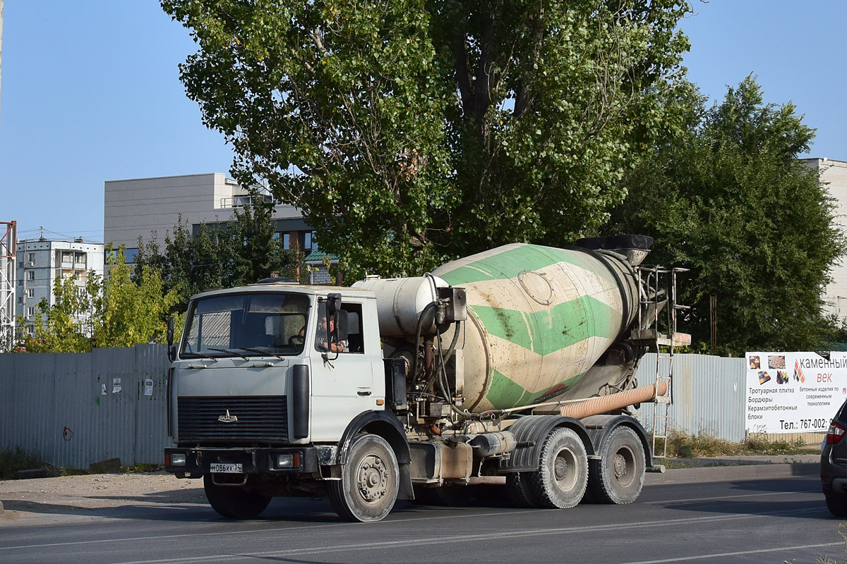 Волгоградская область, № М 086 КК 34 — МАЗ-63038