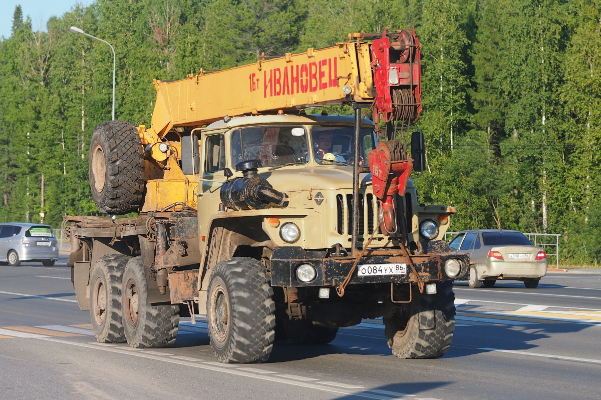 Ханты-Мансийский автоном.округ, № О 084 УХ 86 — Урал-5557-40